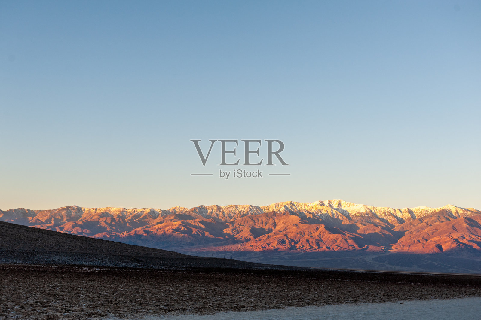 一大早在恶水镇照片摄影图片