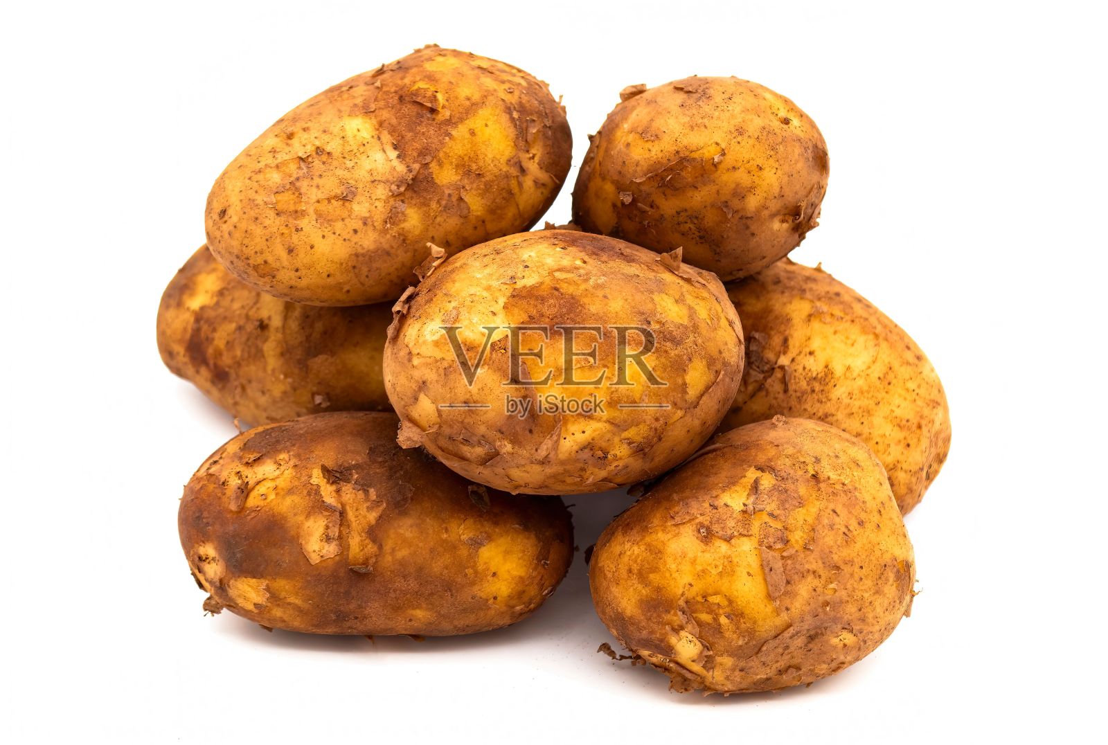 特写镜头,一把新土豆孤立在白色背景上照片摄影图片