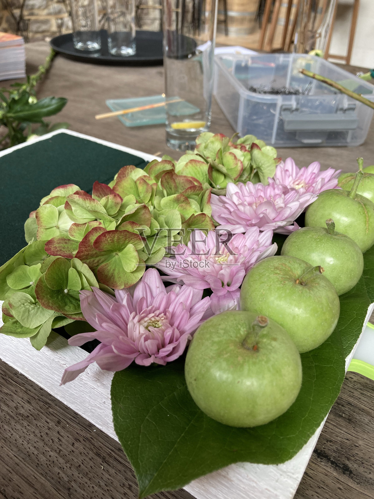 插花创作工作坊照片摄影图片