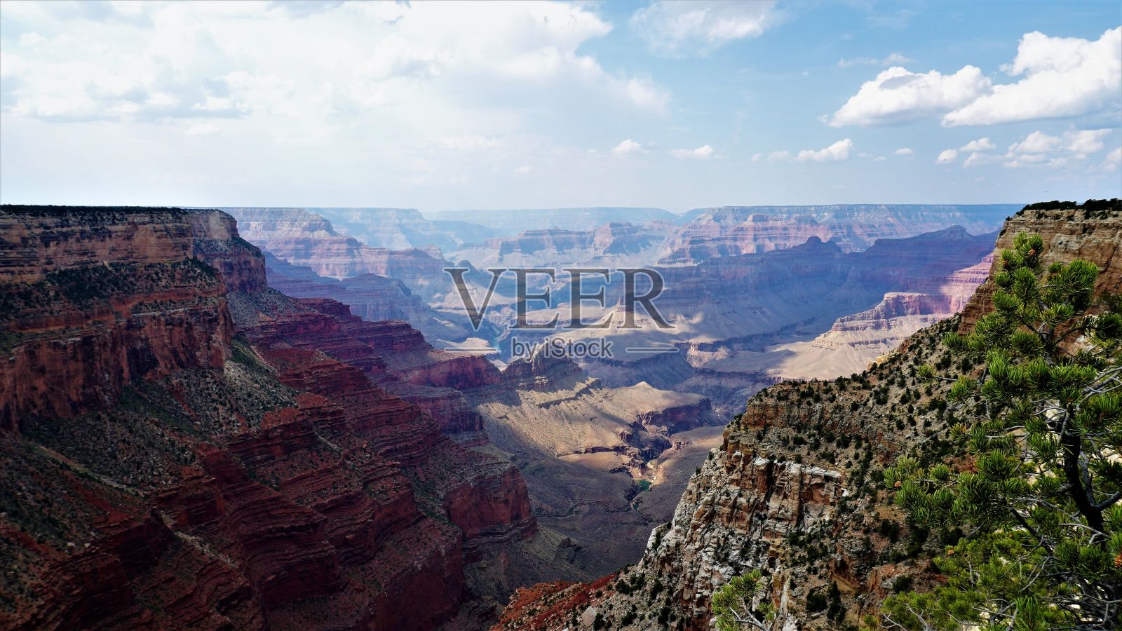 美丽的风景,云层下的山照片摄影图片