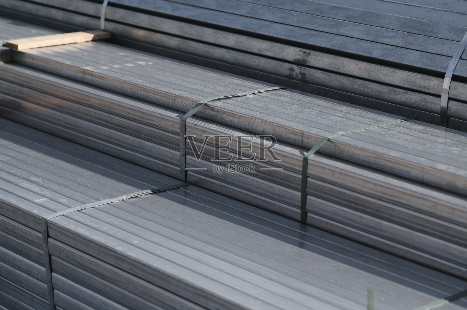 建筑材料用方钢管堆。泰国照片摄影图片