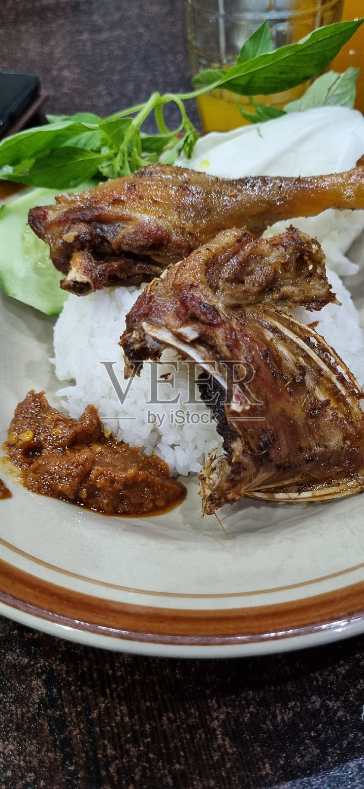 传统食品炸鸭照片摄影图片