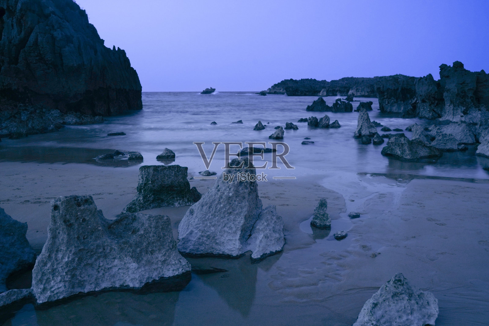 西班牙坎塔布里亚Noja海滩上的日落照片摄影图片