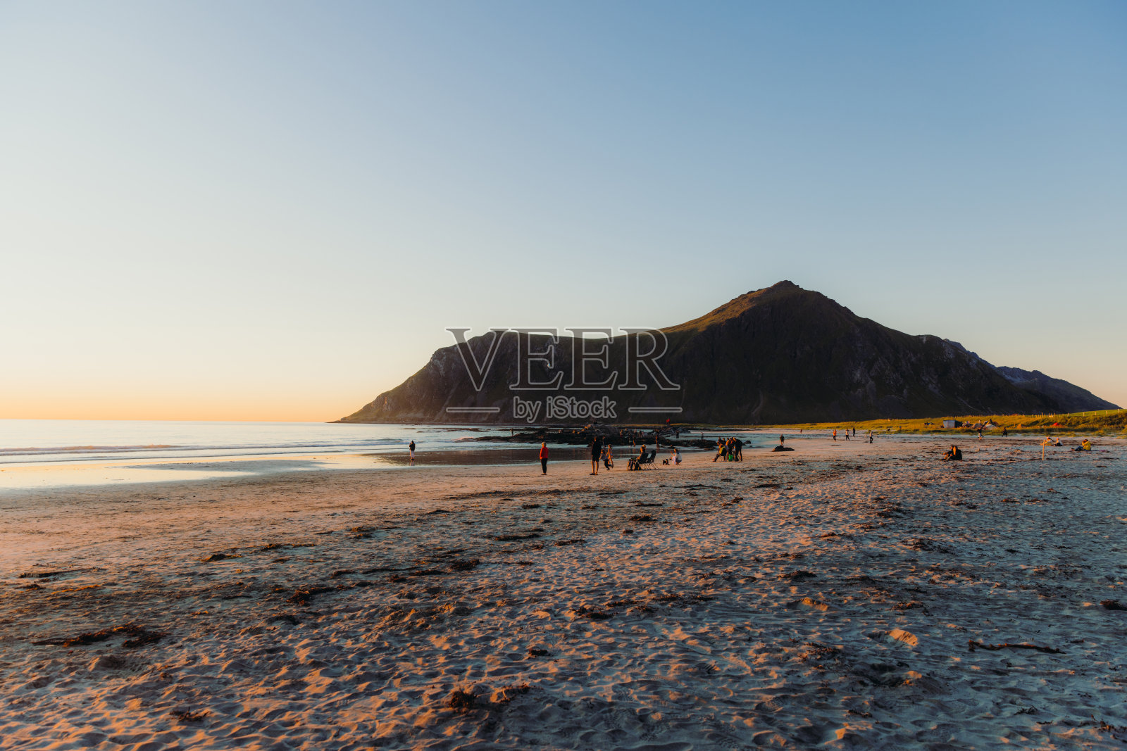 罗浮敦群岛山间海滩的夏夜美景照片摄影图片