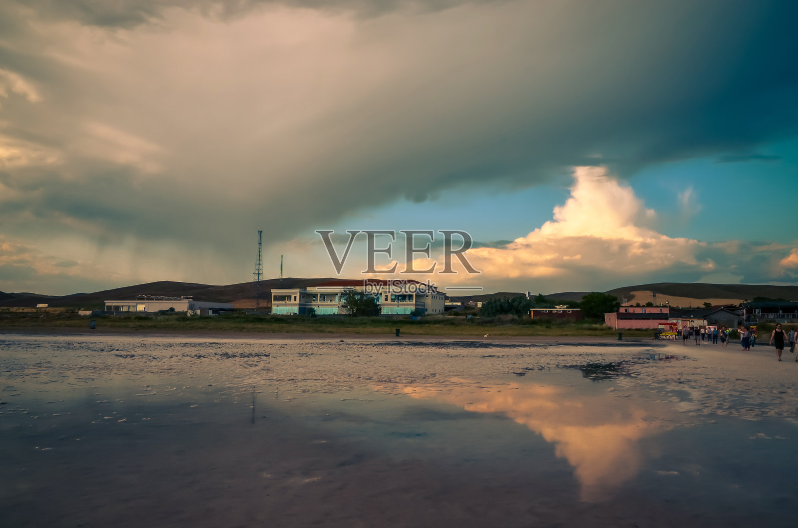 土耳其美丽的盐湖图兹戈鲁。世界上最大的盐湖之一。照片摄影图片