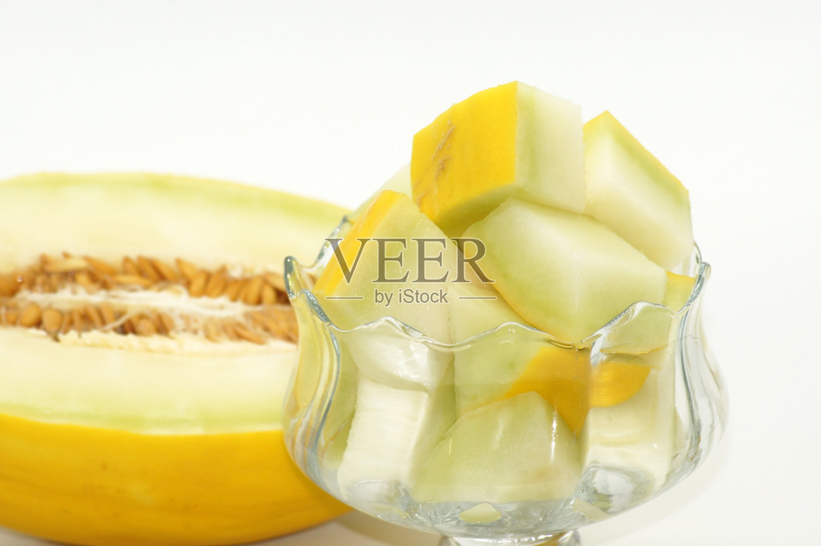 白色背景上的黄色哈密瓜照片摄影图片