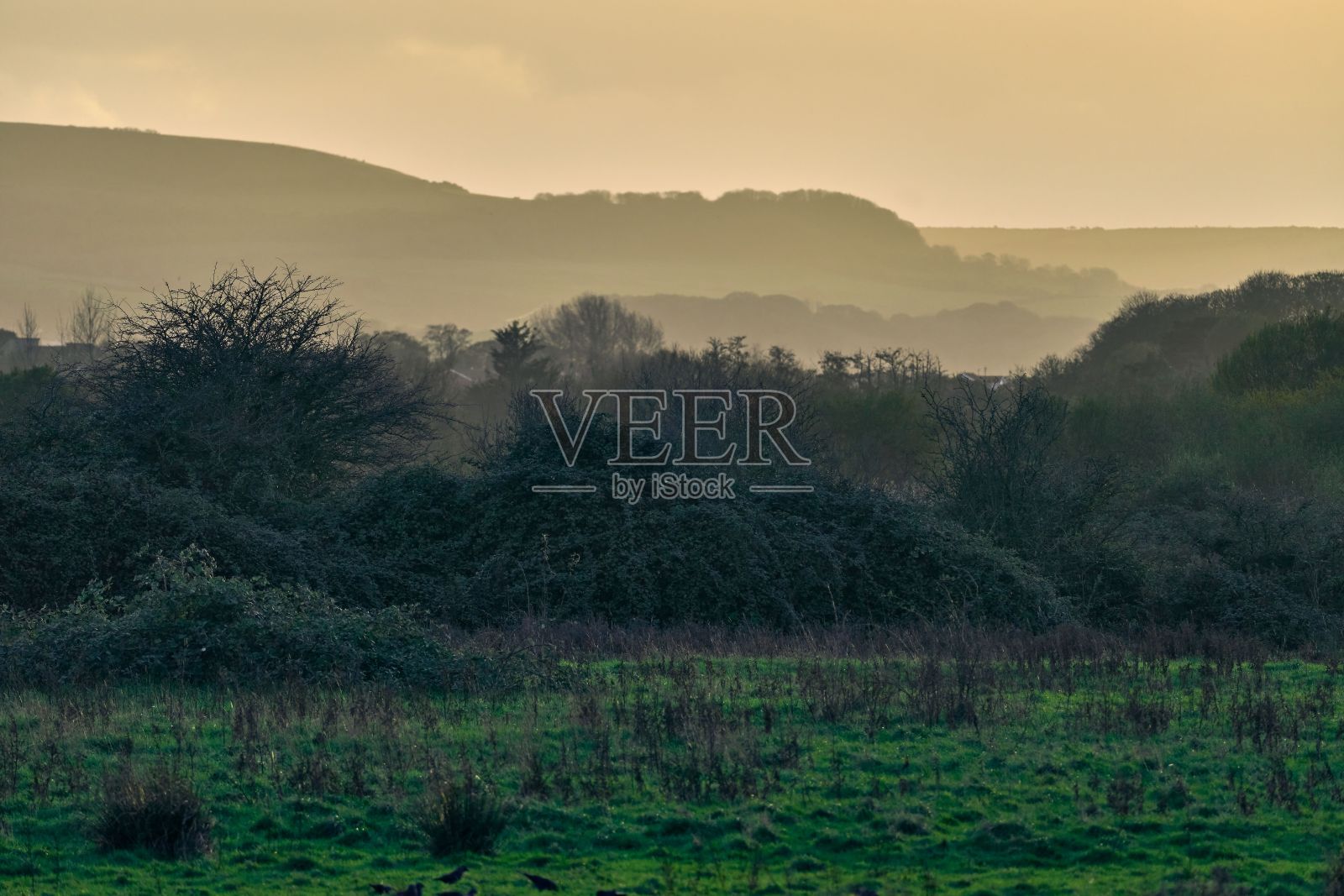 怀特岛日落时的布拉德沼泽景观照片摄影图片