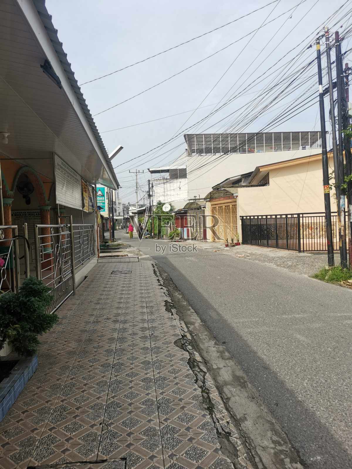 路边的清真寺庭院照片摄影图片