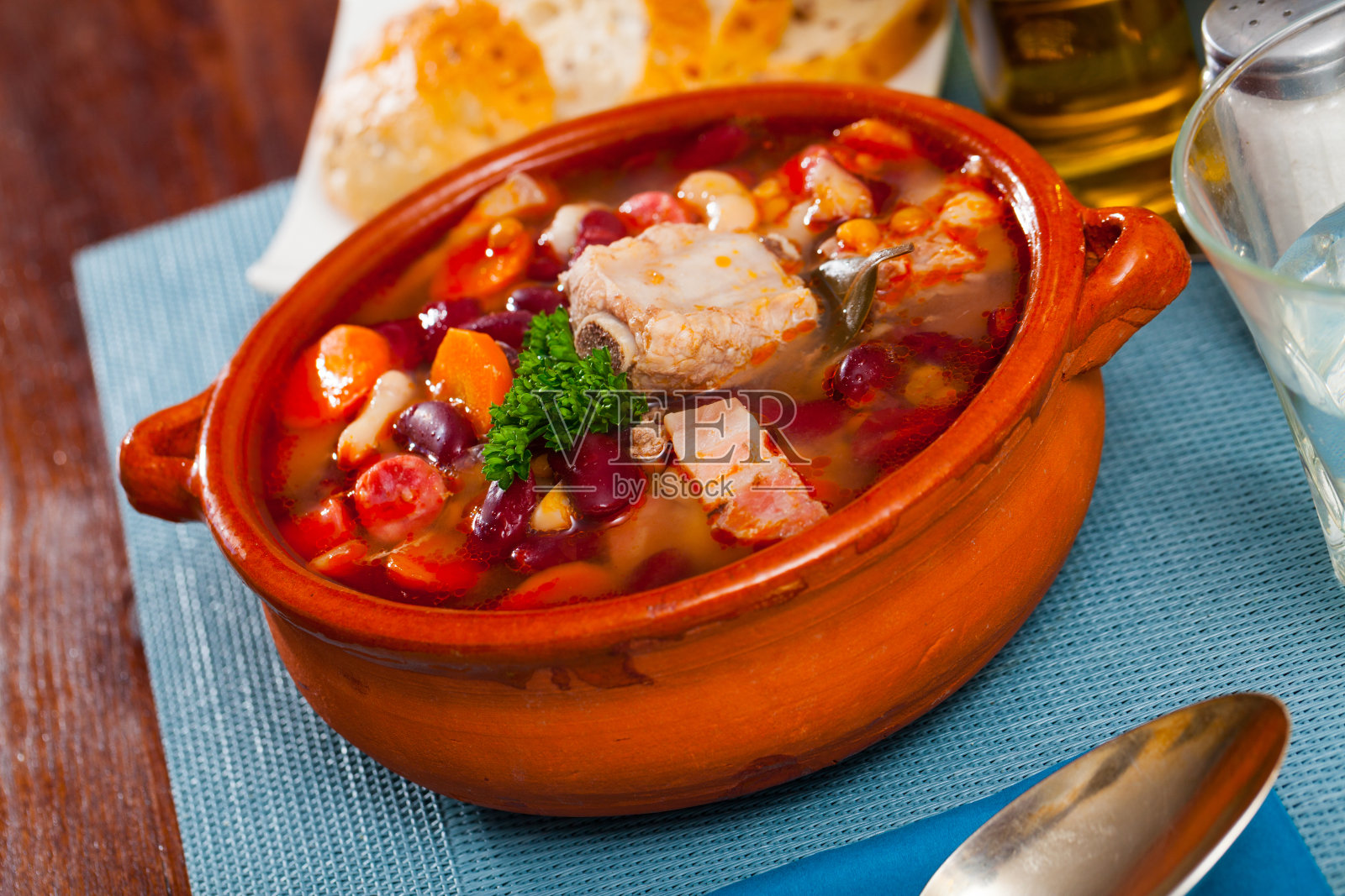 豆子炖猪肉照片摄影图片