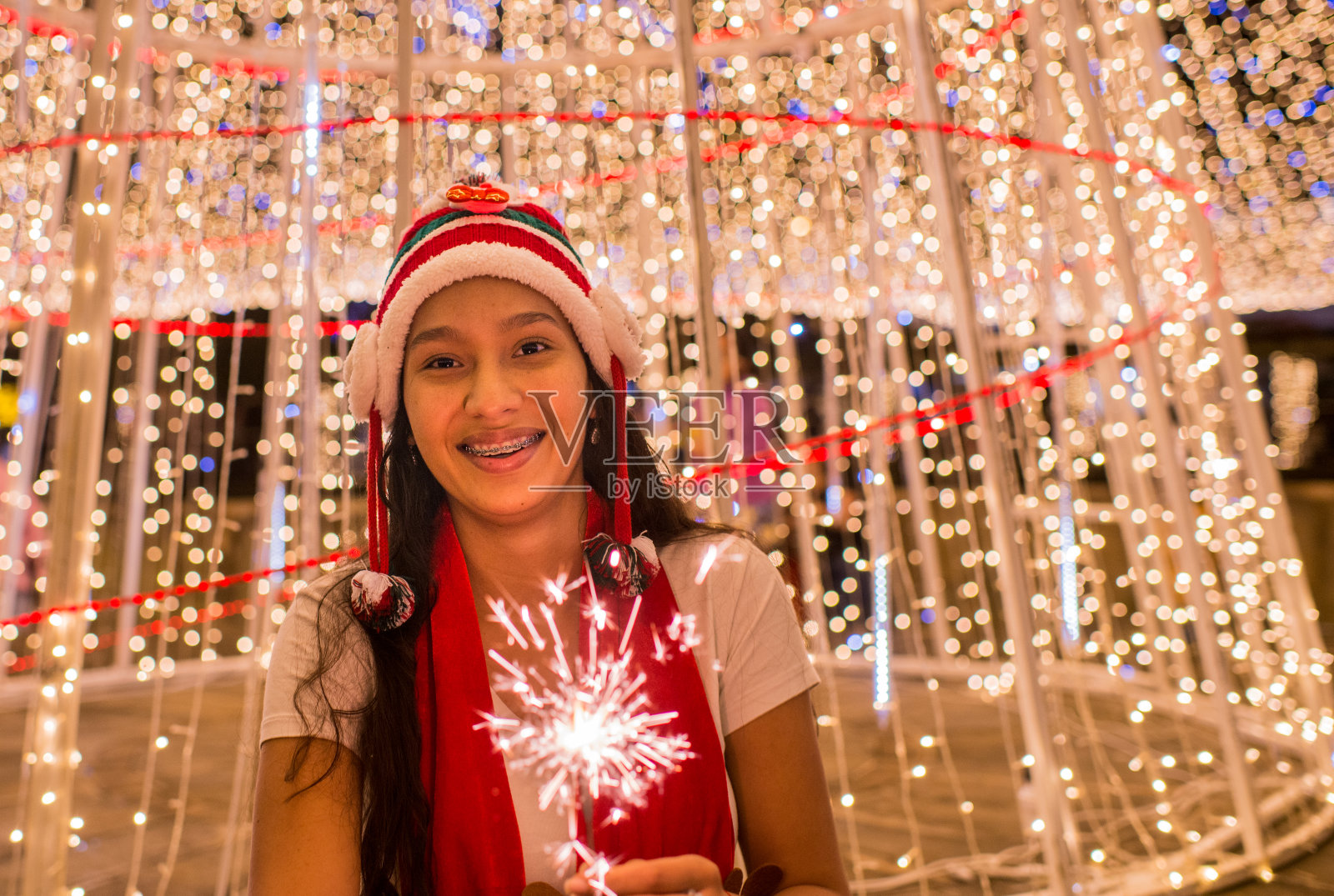 庆祝圣诞的女人照片摄影图片