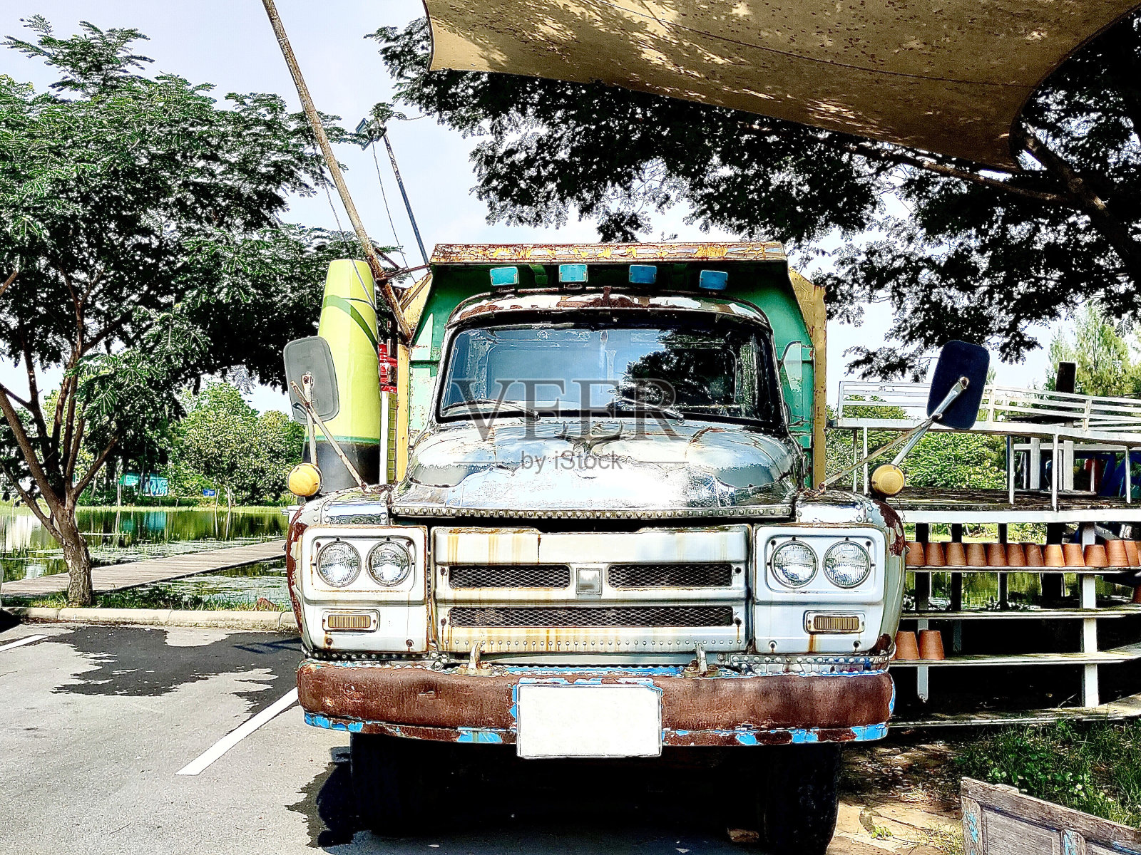 古董店的经典卡车停车照片摄影图片