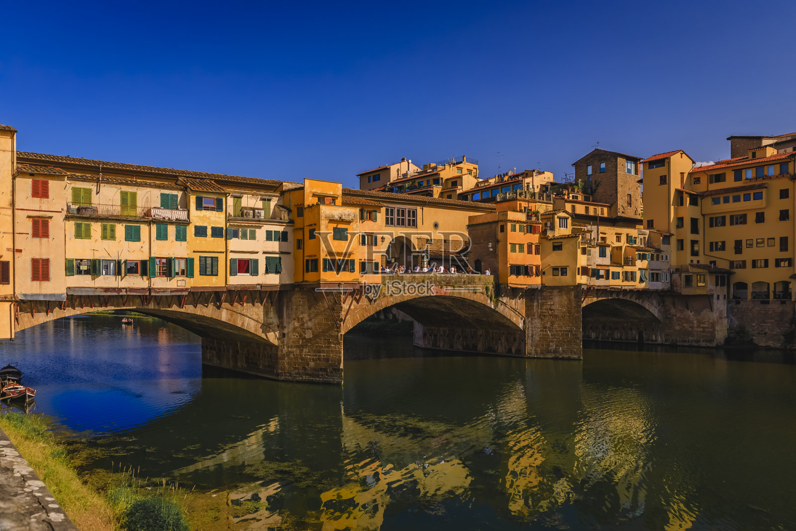 著名的庞特维奇奥桥与银匠商店在阿诺河,意大利佛罗伦萨照片摄影图片