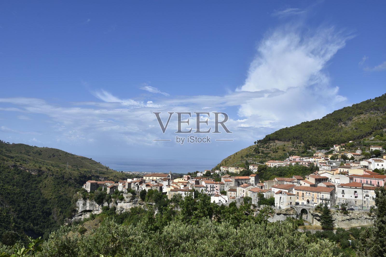 意大利卡拉布里亚地区一个村庄的全景照片摄影图片