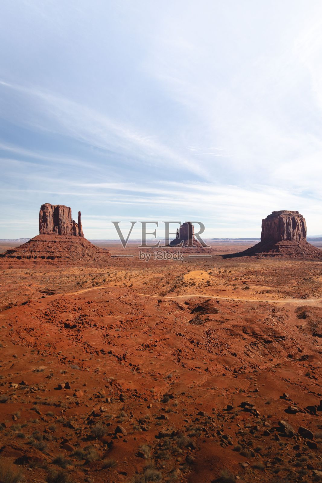 蒙大拿州一个阳光明媚的早晨,三丘的美丽风景照片摄影图片