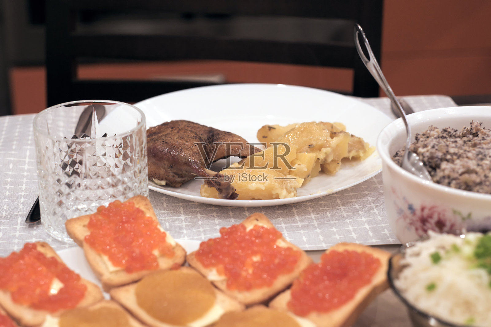 自制餐桌摆设照片摄影图片