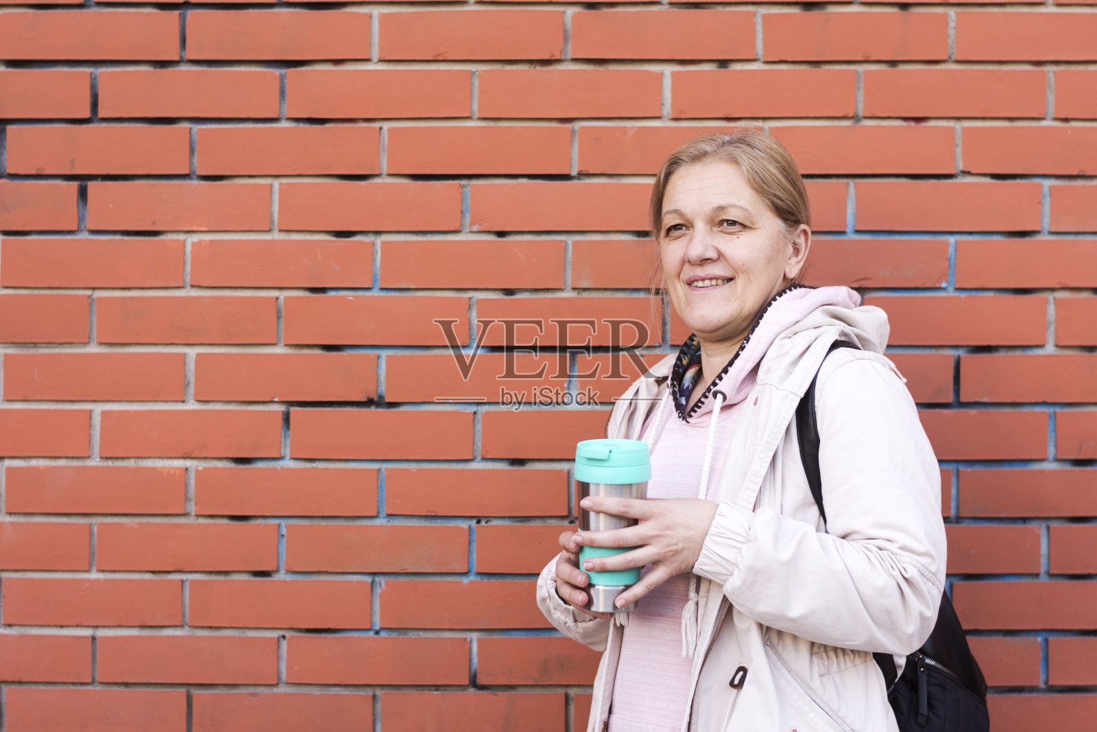 喝咖啡的女人照片摄影图片