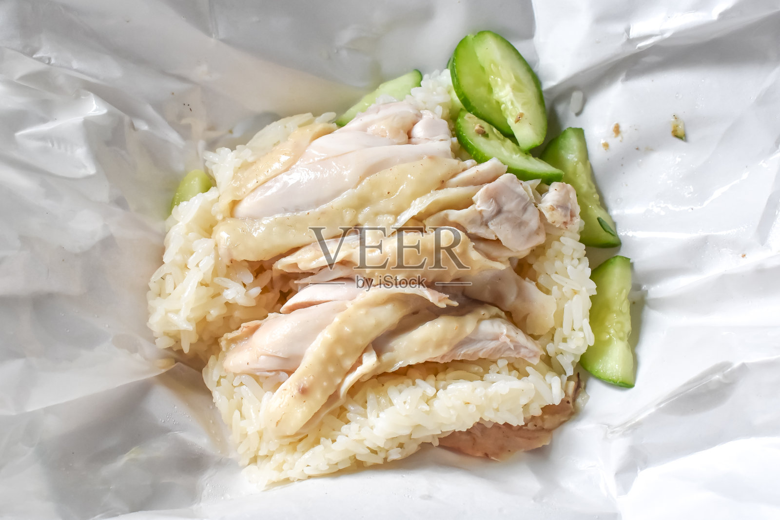 纸包鸡饭。照片摄影图片