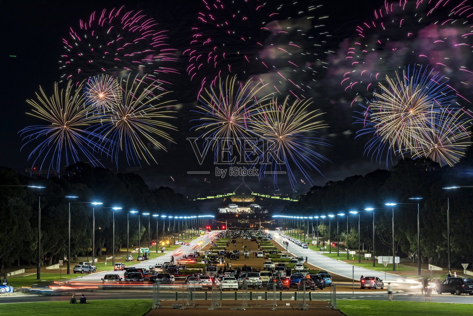 伯利格里芬湖上的烟火。照片摄影图片