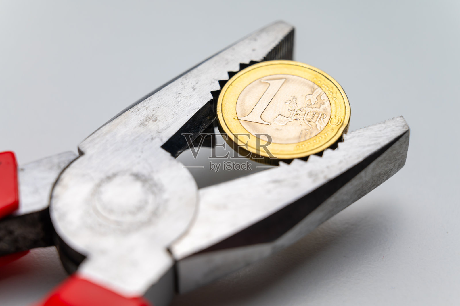 通货膨胀,货币和经济体系的压力。照片摄影图片