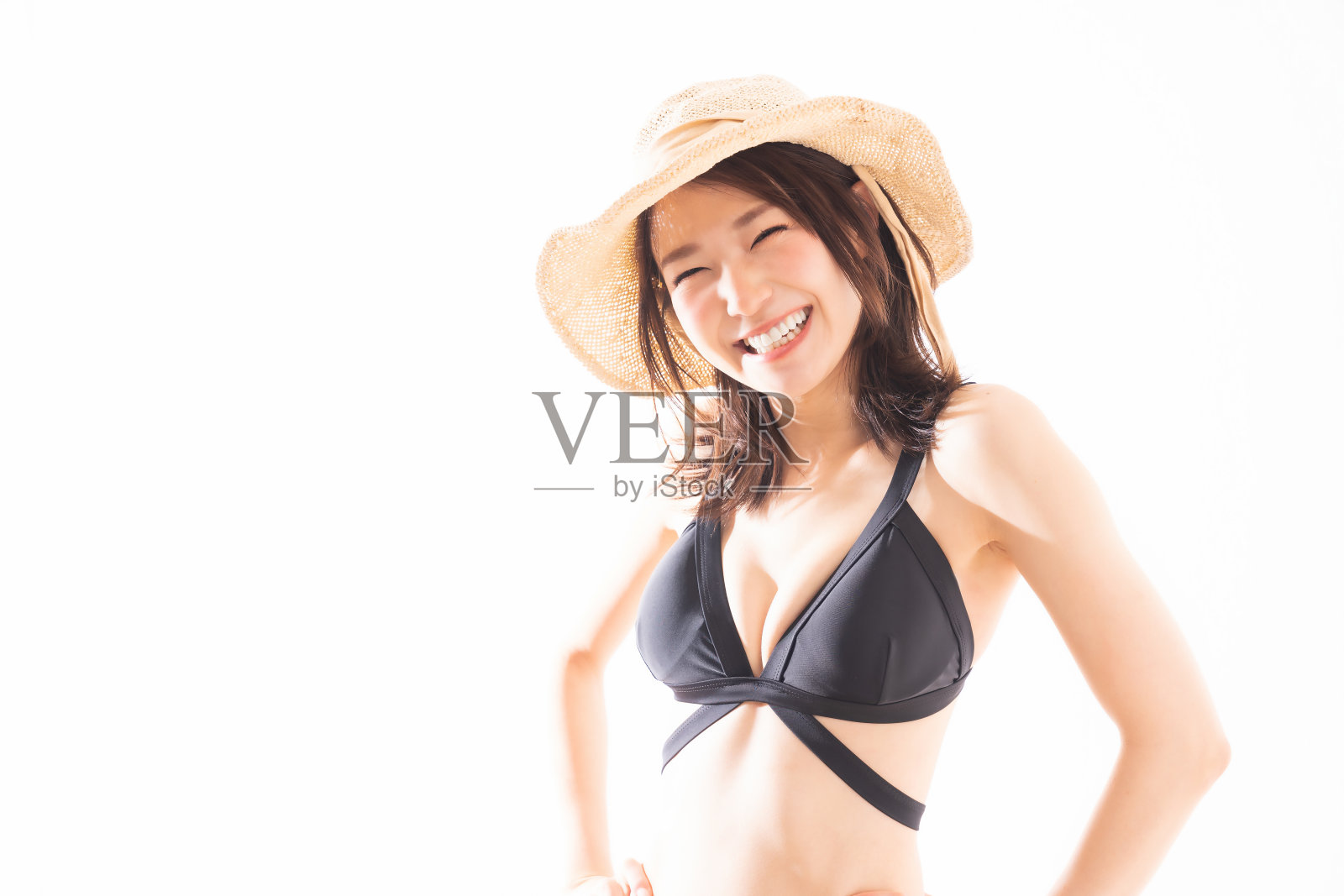 泳装模特穿着黑色2件泳衣在一个白色的背景照片摄影图片