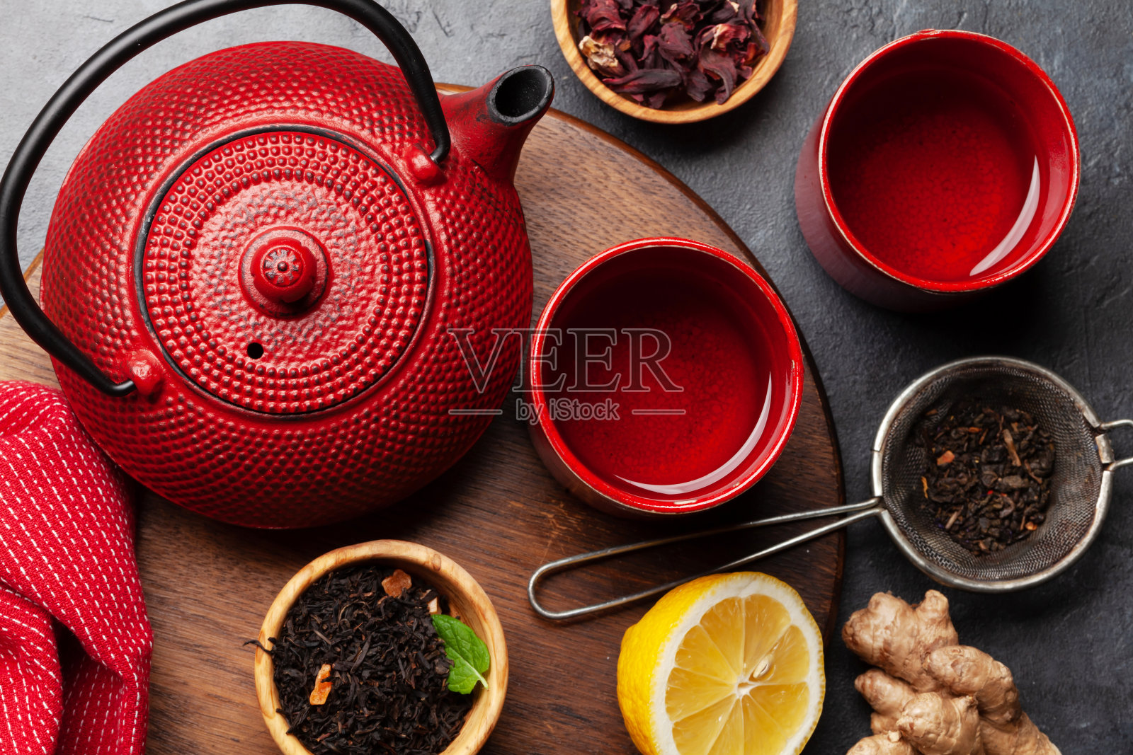 柠檬薄荷茶和茶壶照片摄影图片