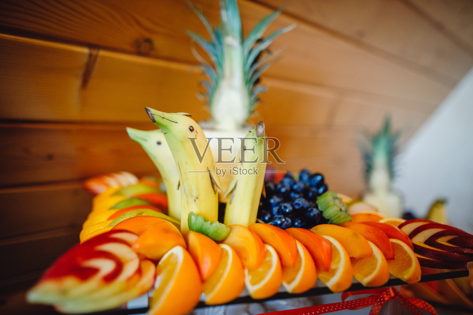 宴会甜点桌上的水果拼盘照片摄影图片