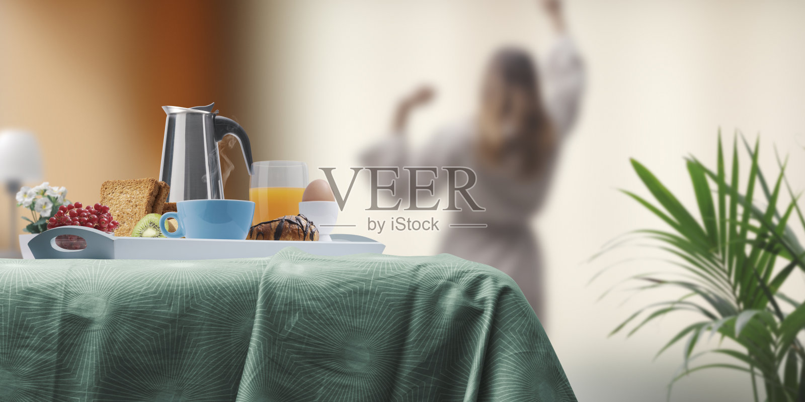 卧室里的美味早餐照片摄影图片