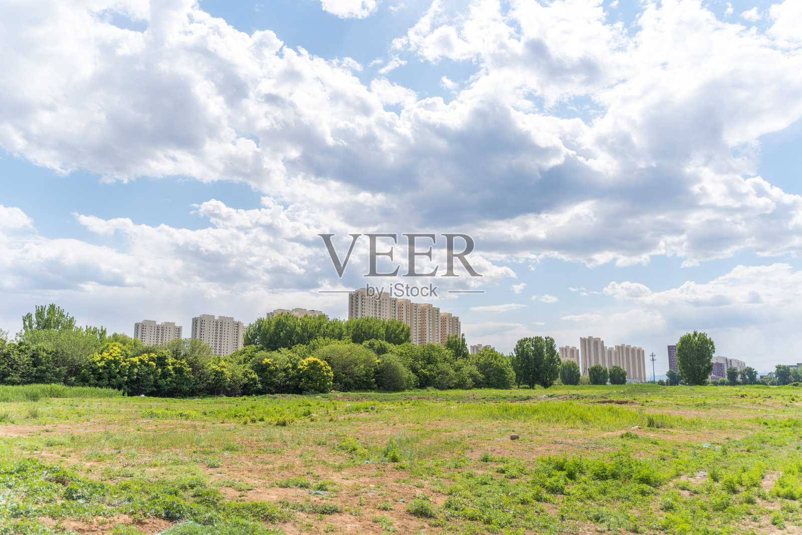 户外野地城市露营地照片摄影图片