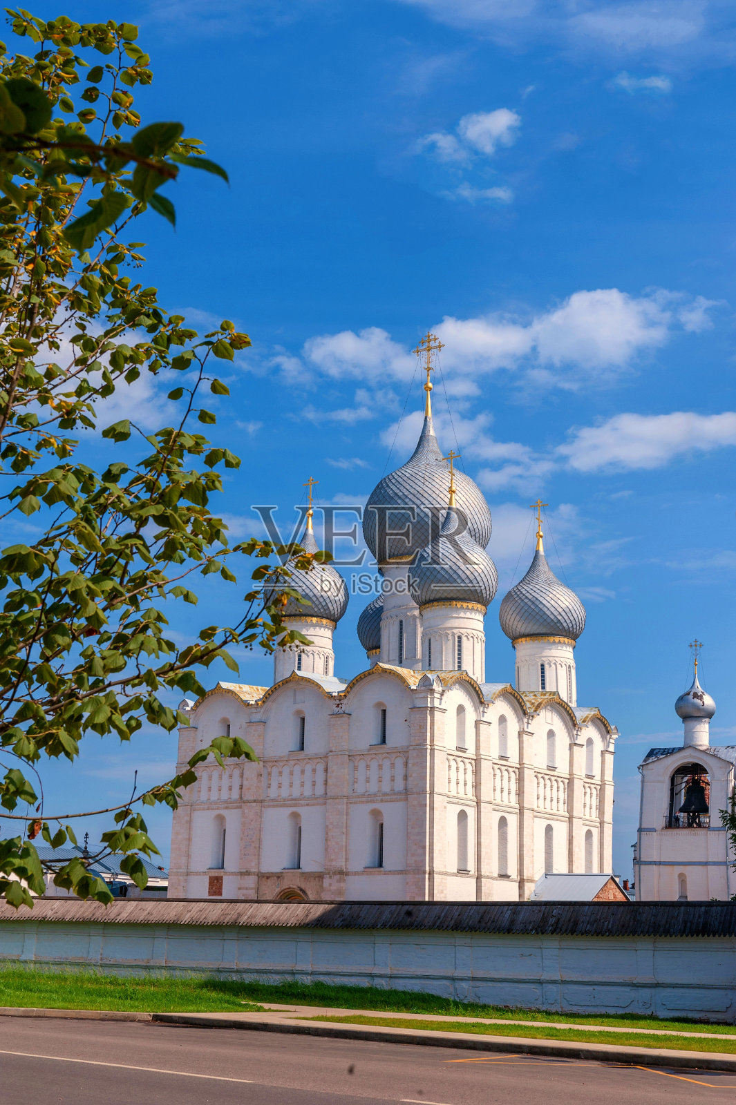 俄罗斯的金戒指。古罗斯托夫克里姆林宫的克里姆林宫墙。圣母升天大教堂照片摄影图片