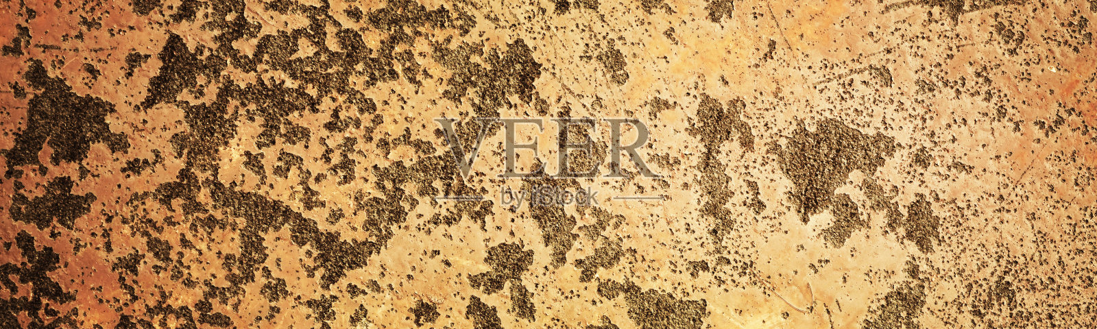 生锈的纹理。生锈的铁表面粗糙。橙色棕色复古背景与空间设计。网页横幅。宽。网站标题。全景。照片摄影图片