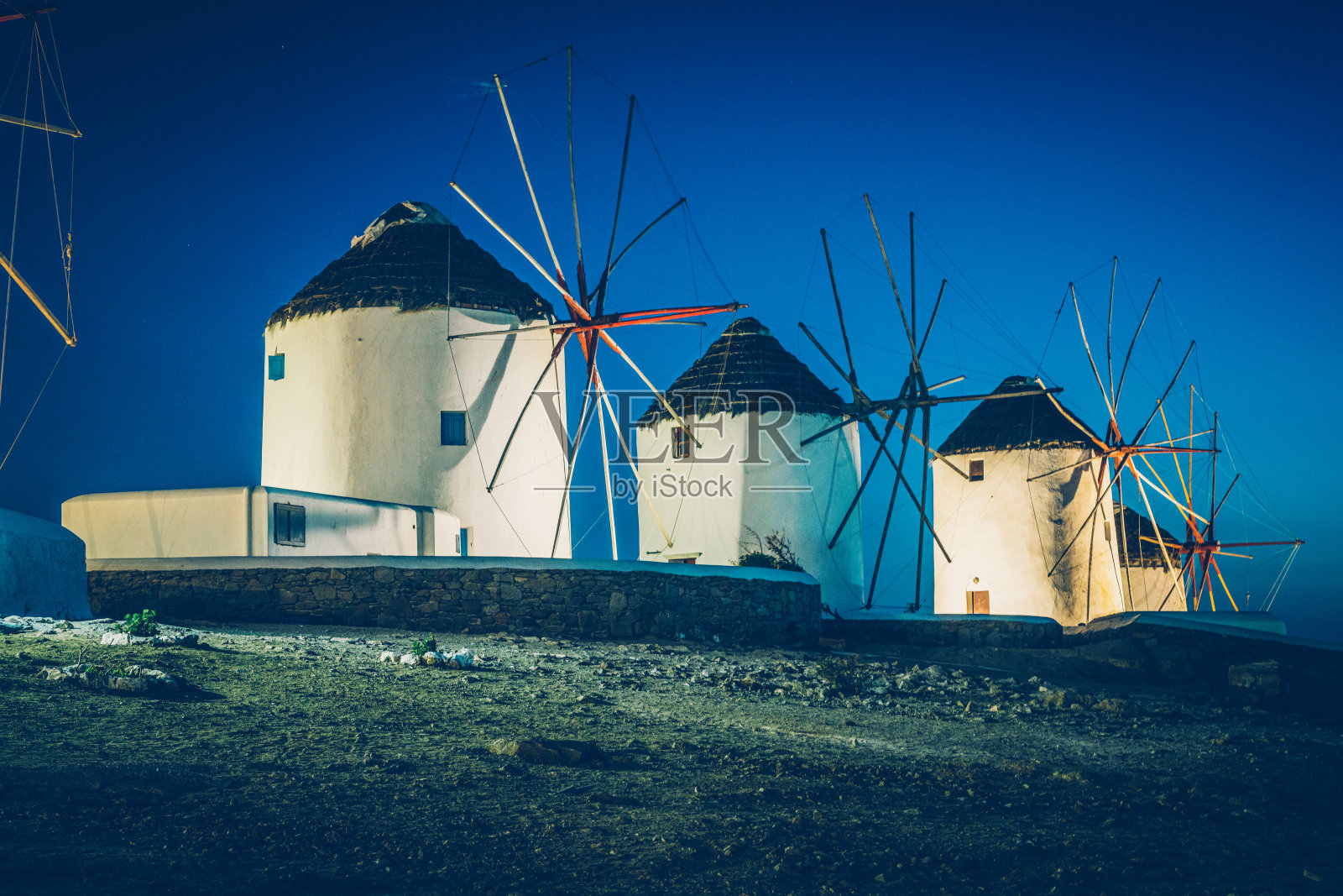 希腊米科诺斯岛米科诺斯镇的风车照片摄影图片