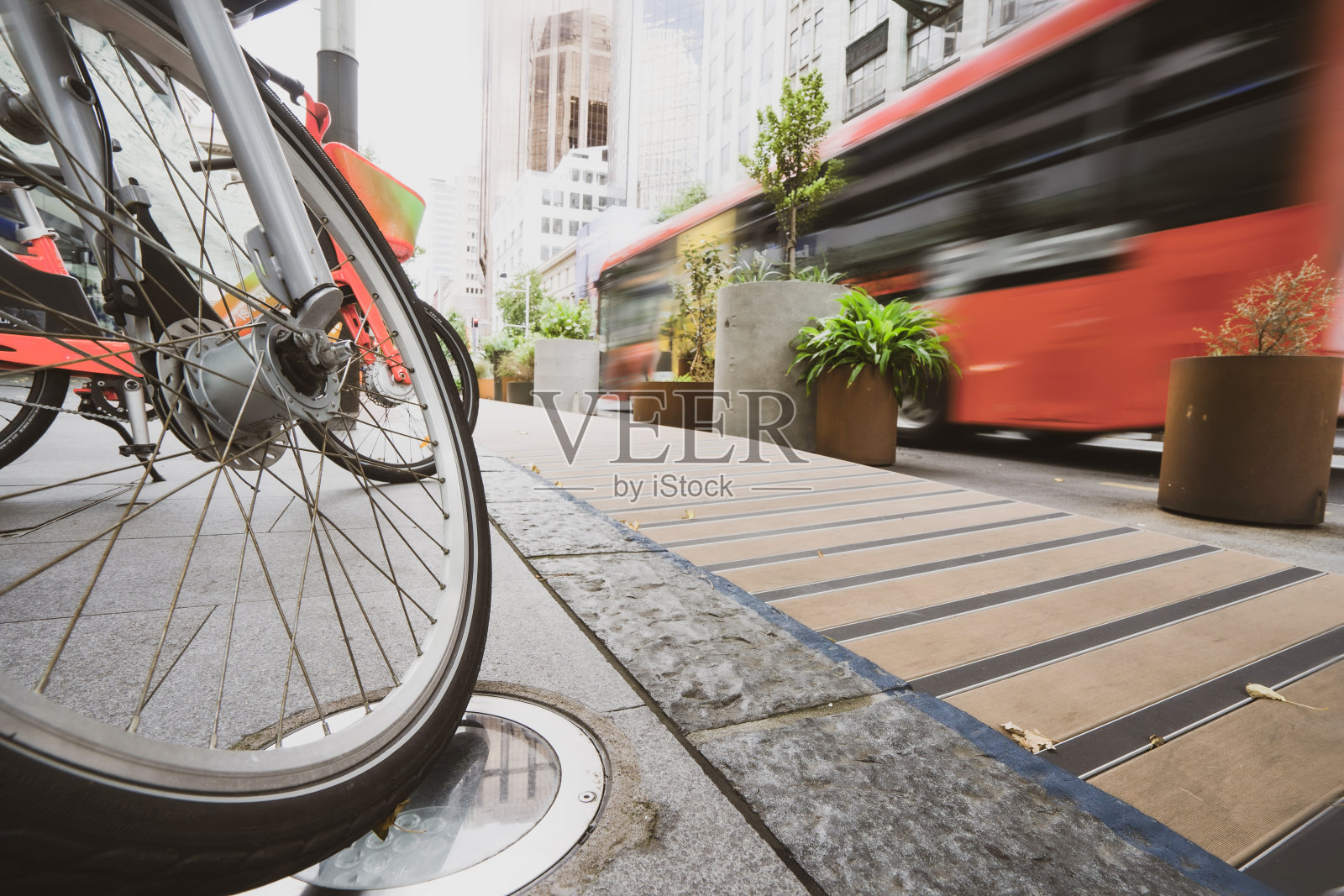 以可持续的方式出行。照片摄影图片