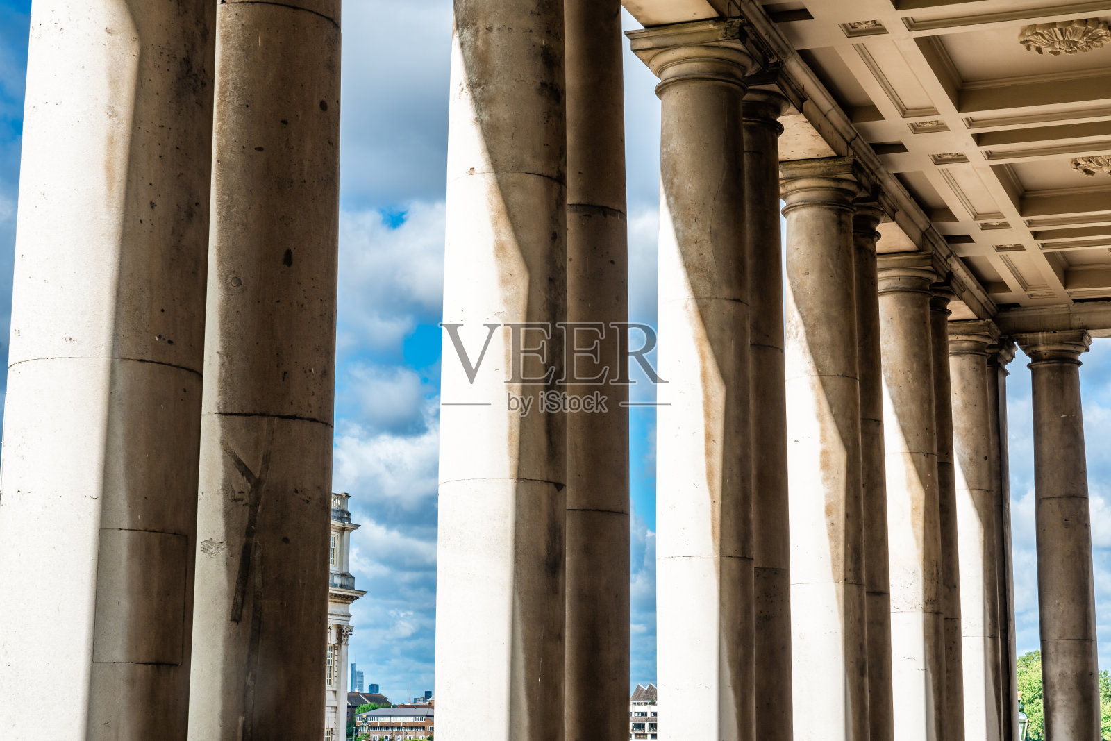 列和天空照片摄影图片