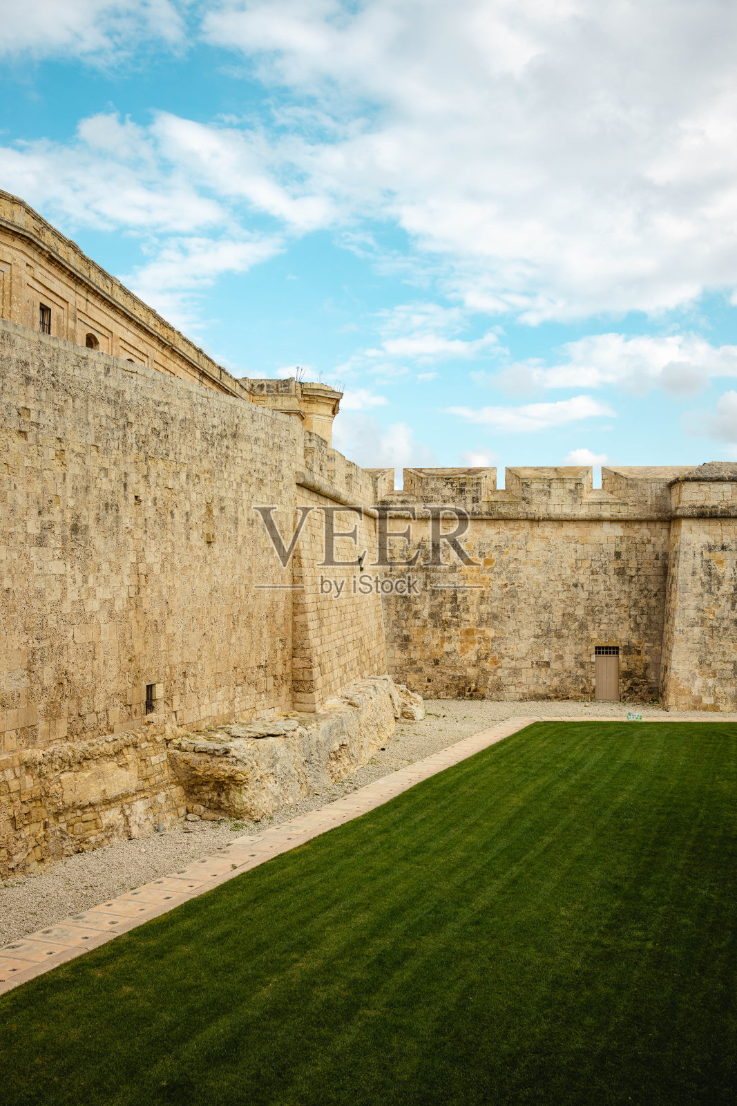 马耳他姆迪纳的一座古建筑的垂直拍摄照片摄影图片