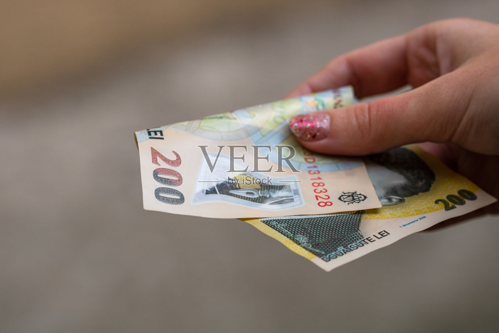 有选择性地关注LEI纸币的细节。清点或赠送罗马尼亚LEI钞票。世界货币概念,通货膨胀和经济概念照片摄影图片