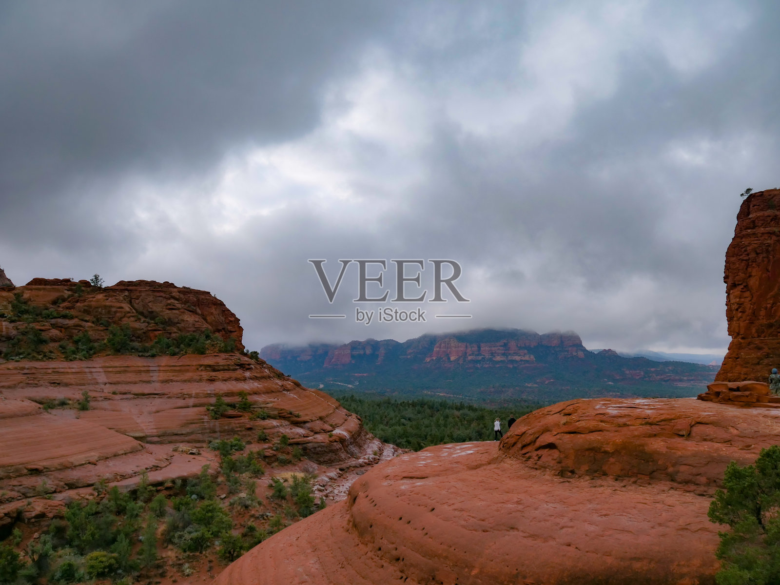 亚利桑那州塞多纳,一场冬雨过后照片摄影图片