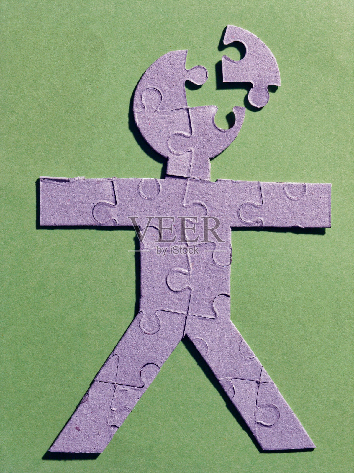 一个人的剪影用拼图块模拟一些精神问题照片摄影图片