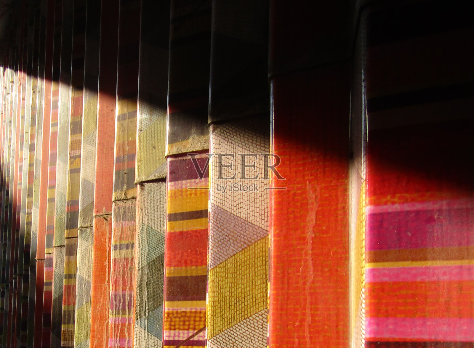 波多贝罗市场的补丁墙照片摄影图片