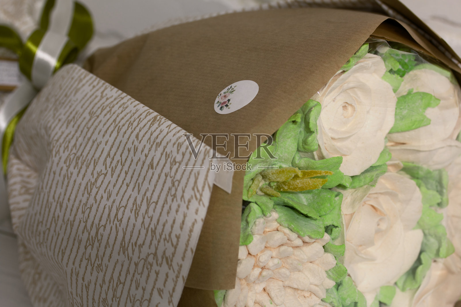 棉花糖的花束。一束西风花。在白色的背景上。特写镜头。照片摄影图片