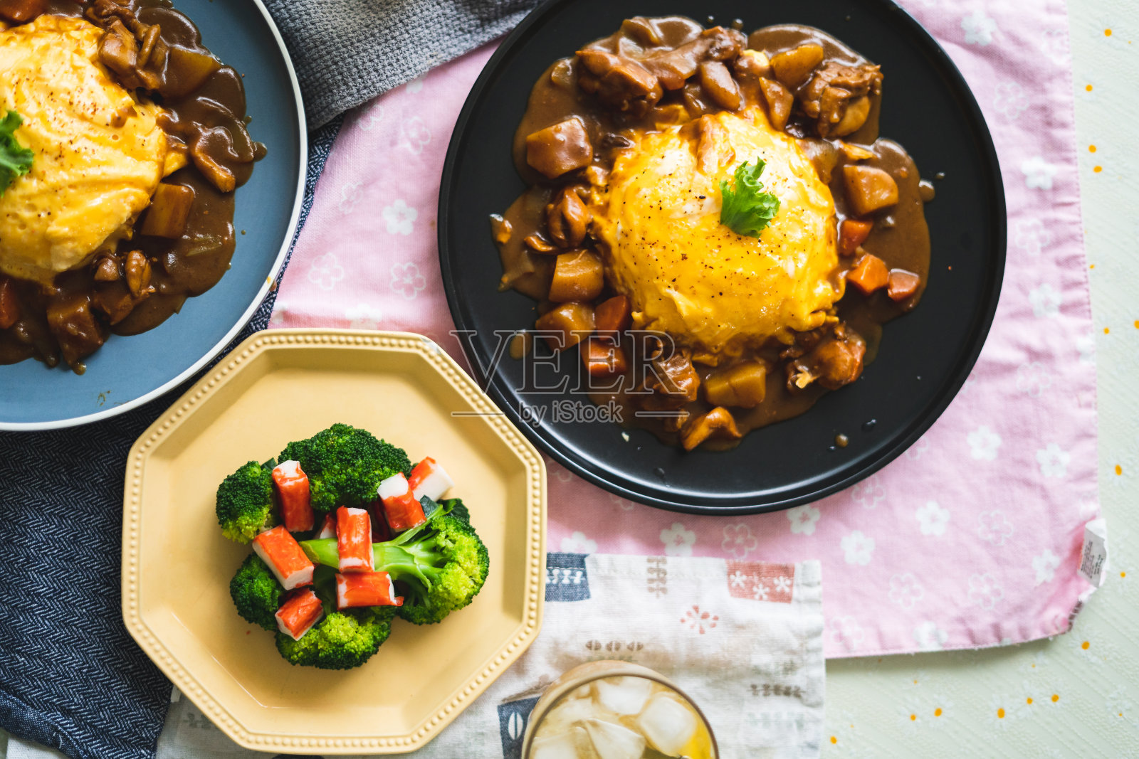 日式咖喱鸡饭照片摄影图片