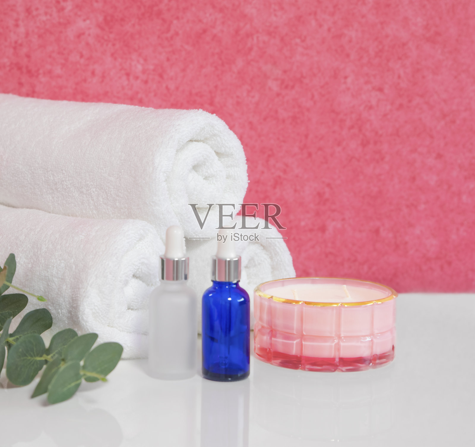 温泉套三白毛巾香薰蜡烛照片摄影图片