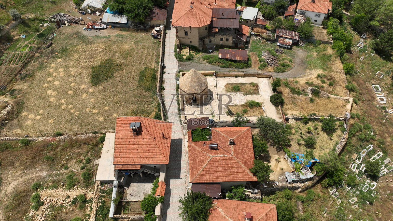 努列廷·萨利赫陵墓位于土耳其的迪夫里吉。照片摄影图片