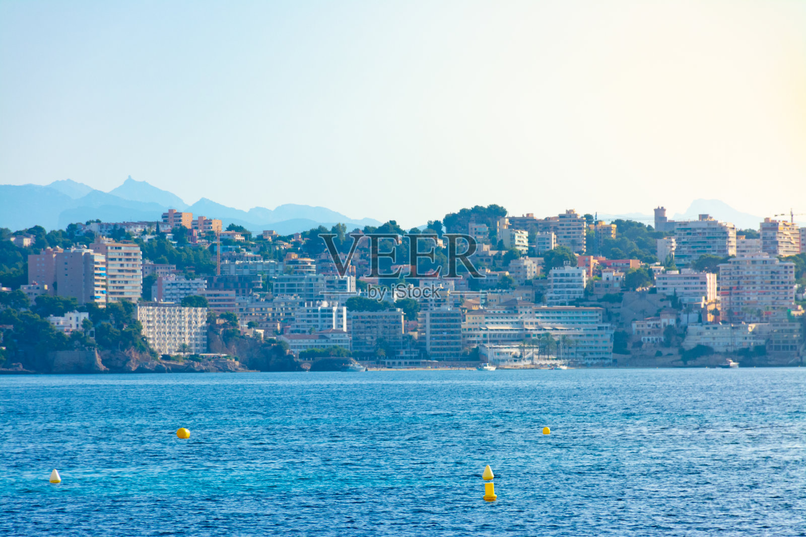 来自伊列斯的卡拉梅杰海滩照片摄影图片