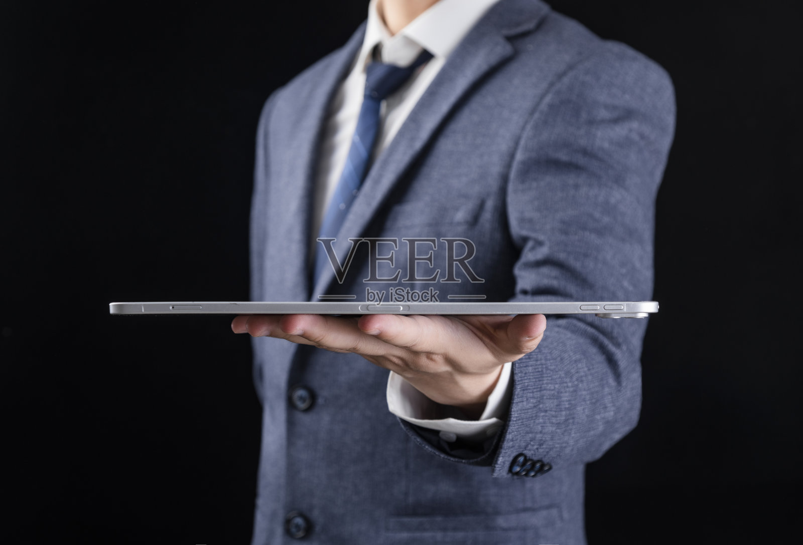 使用平板电脑的商务人士照片摄影图片