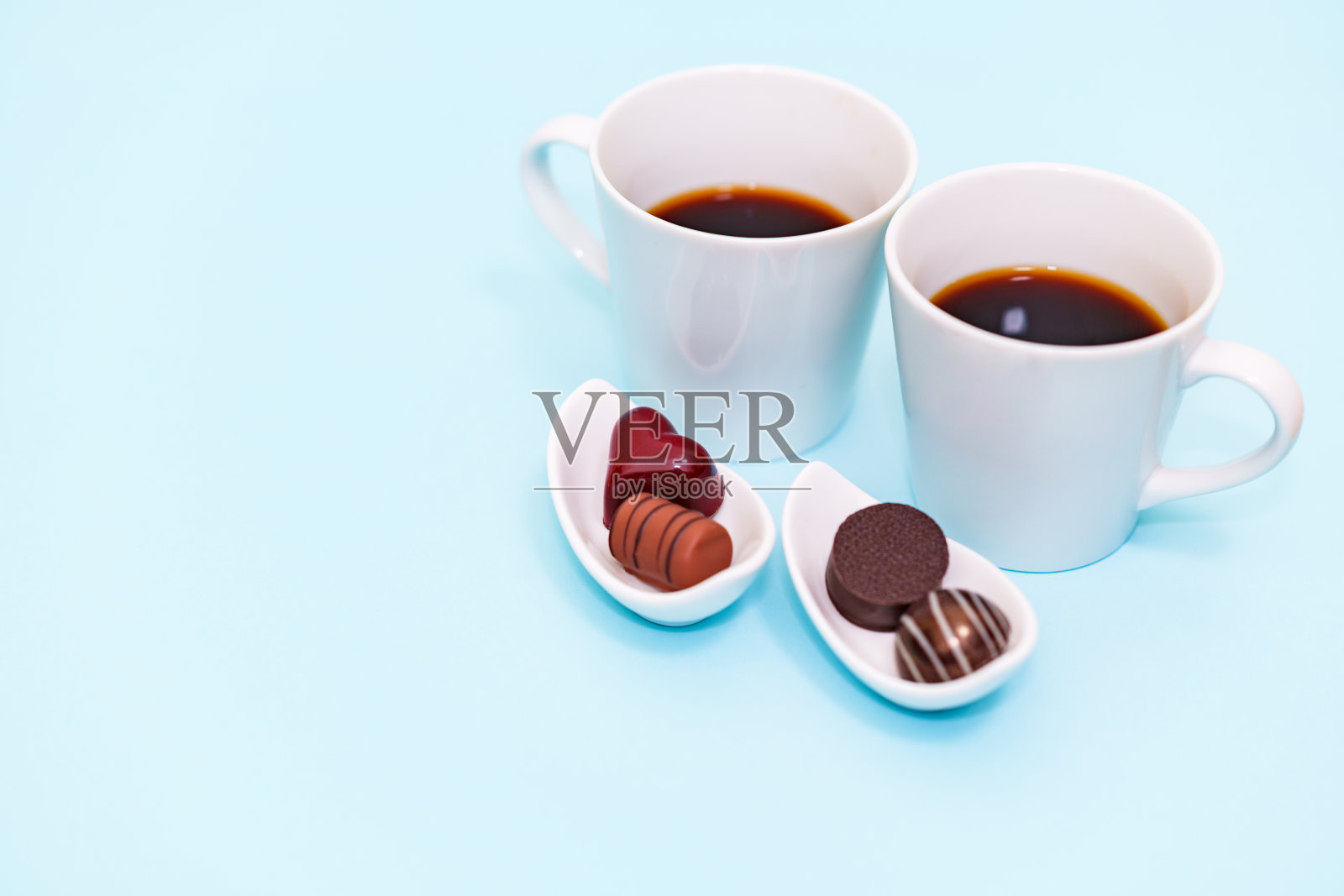 情人节和盒子里的巧克力照片摄影图片