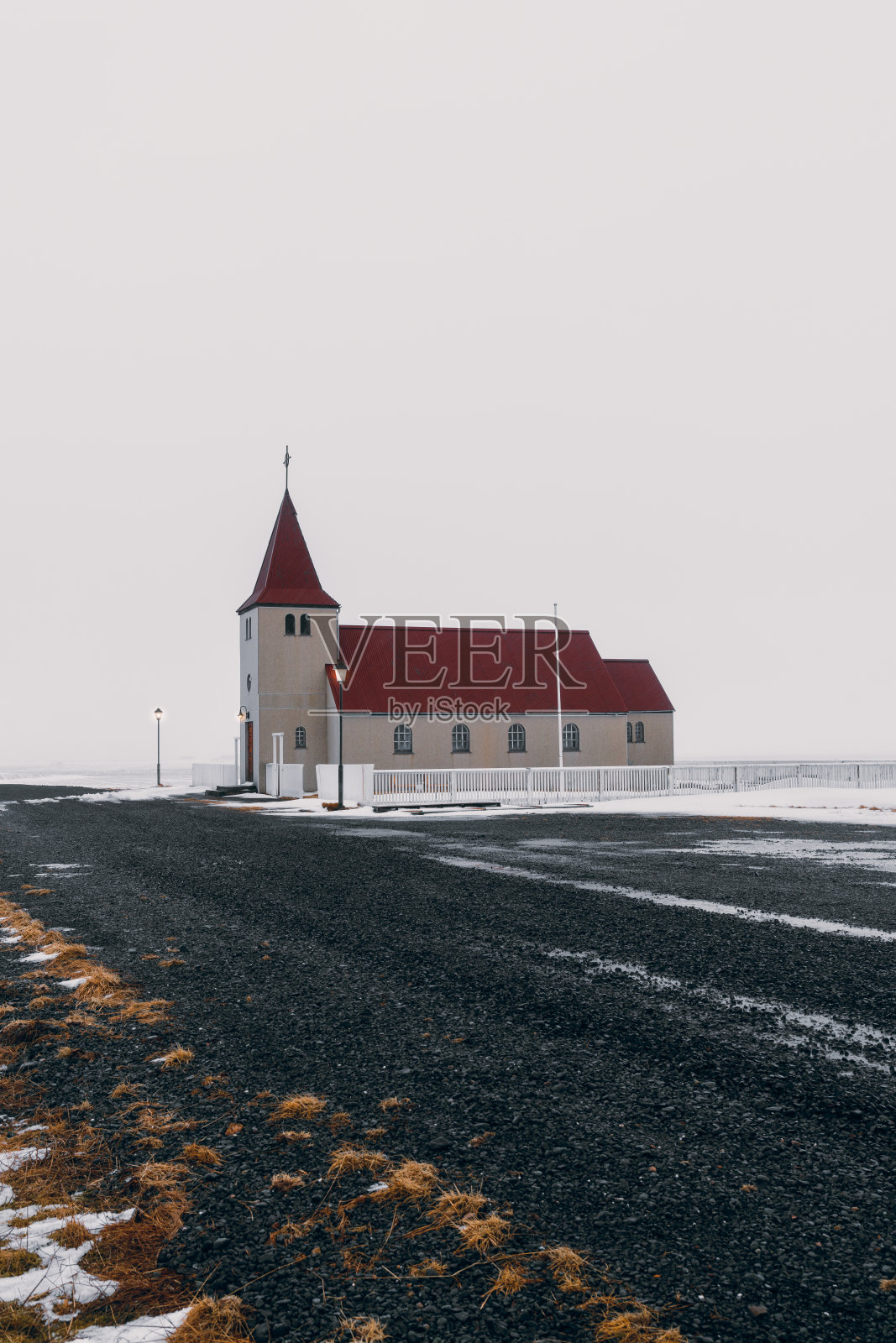 冬天路边的教堂照片摄影图片