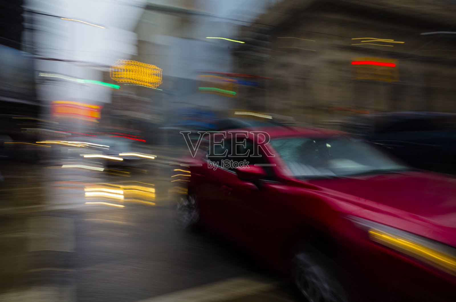 多伦多的红色汽车在动态模糊中照片摄影图片
