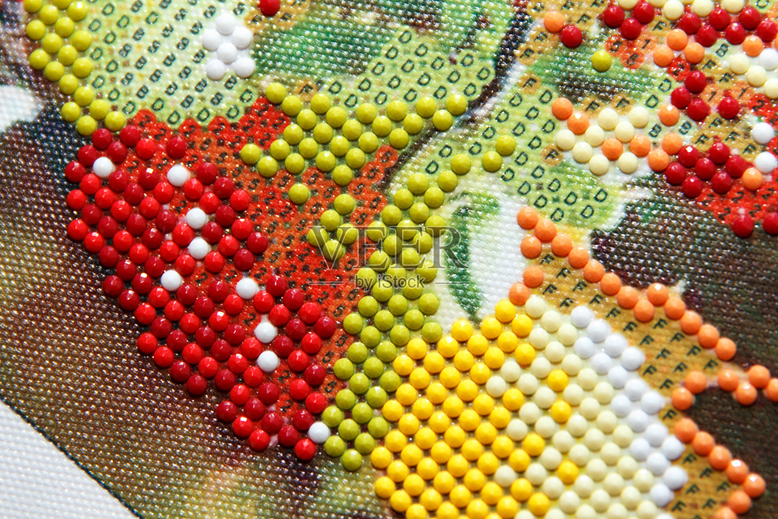 从圆形水钻手工制作钻石绘画3d的过程照片摄影图片