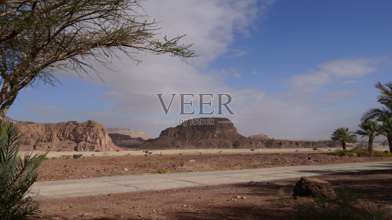 以色列提姆纳国家地质公园的岩石与红色地貌照片摄影图片