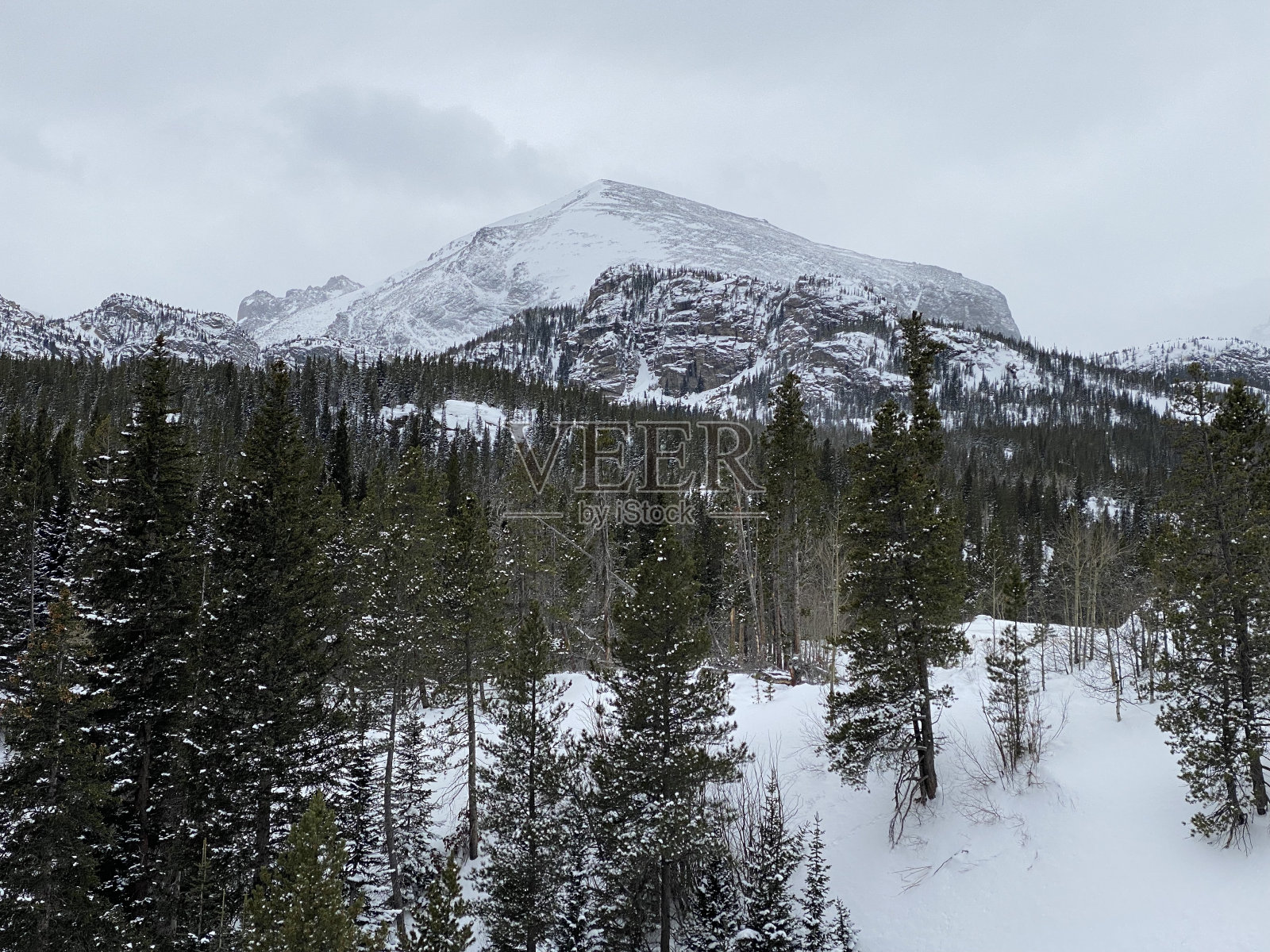 冬天的科罗拉多山脉照片摄影图片